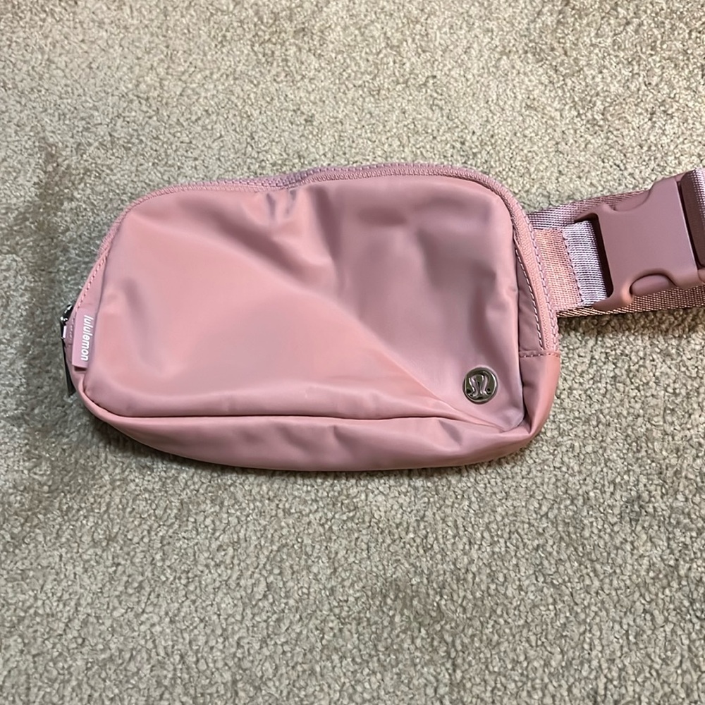 Lululemon belt bag 1L rose blush NWOT